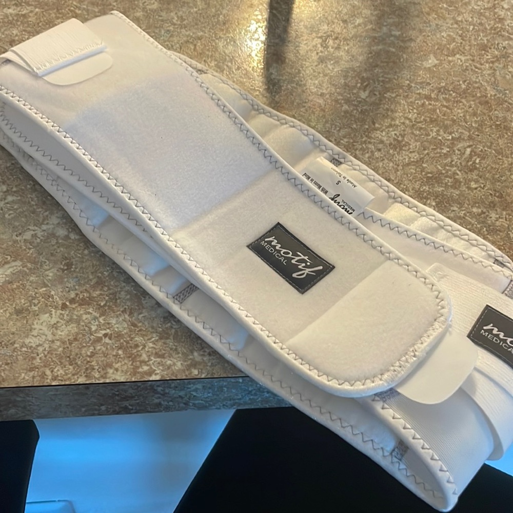Motif medical pregnancy support band size small white